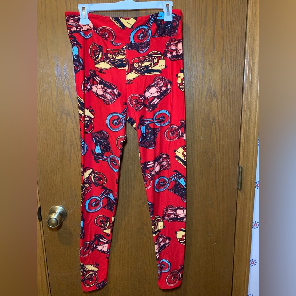 NWOT- LuLaRoe Leggings – Tall & Curvy – Red Motorcycle Print